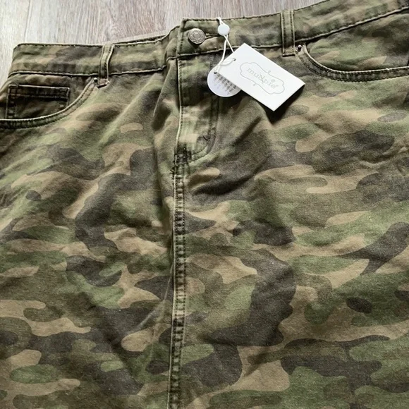 Camouflage Skirt Size Large - Picture 4 of 10